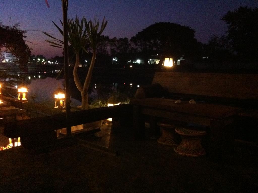The Riverside Guest House Lampang Ngoại thất bức ảnh