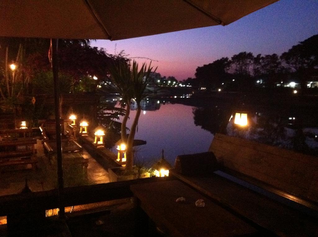 The Riverside Guest House Lampang Ngoại thất bức ảnh